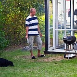 139586682742945 Robban på post vid grillen.